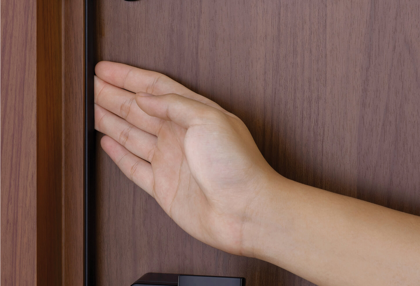 image of Frame sealed with watertight and anti-pinch rubber